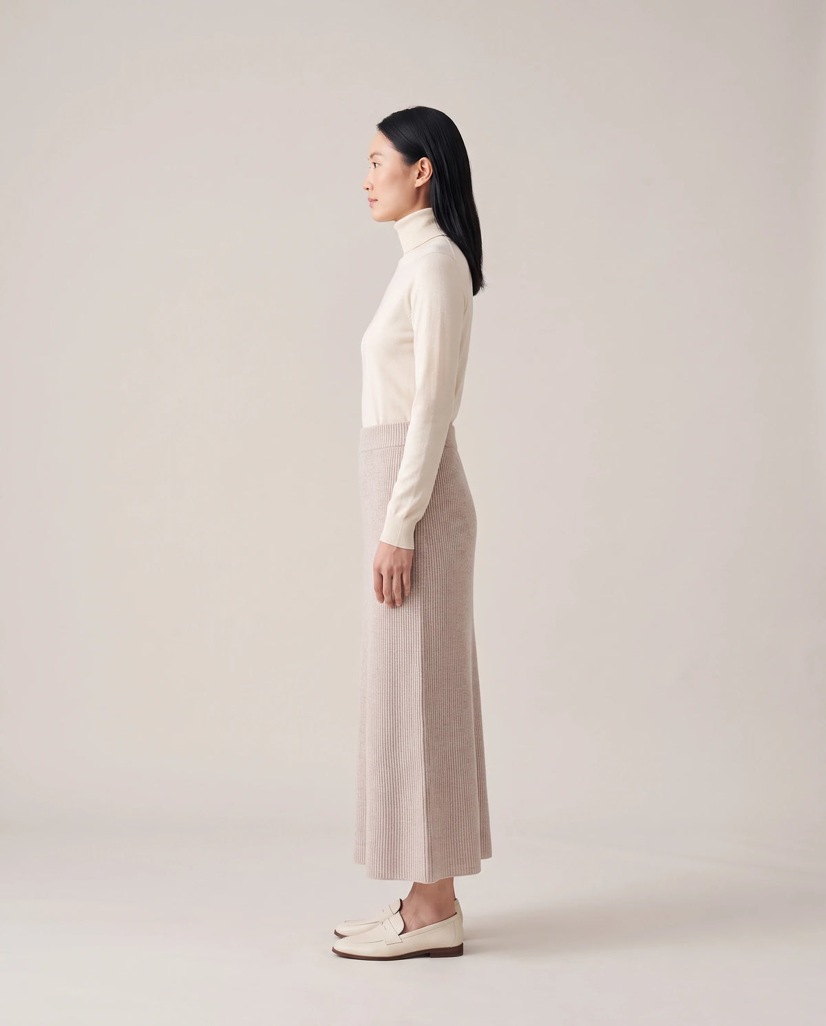 Women's Ribbed Knit Midi Skirt - Beatrice - Model Side