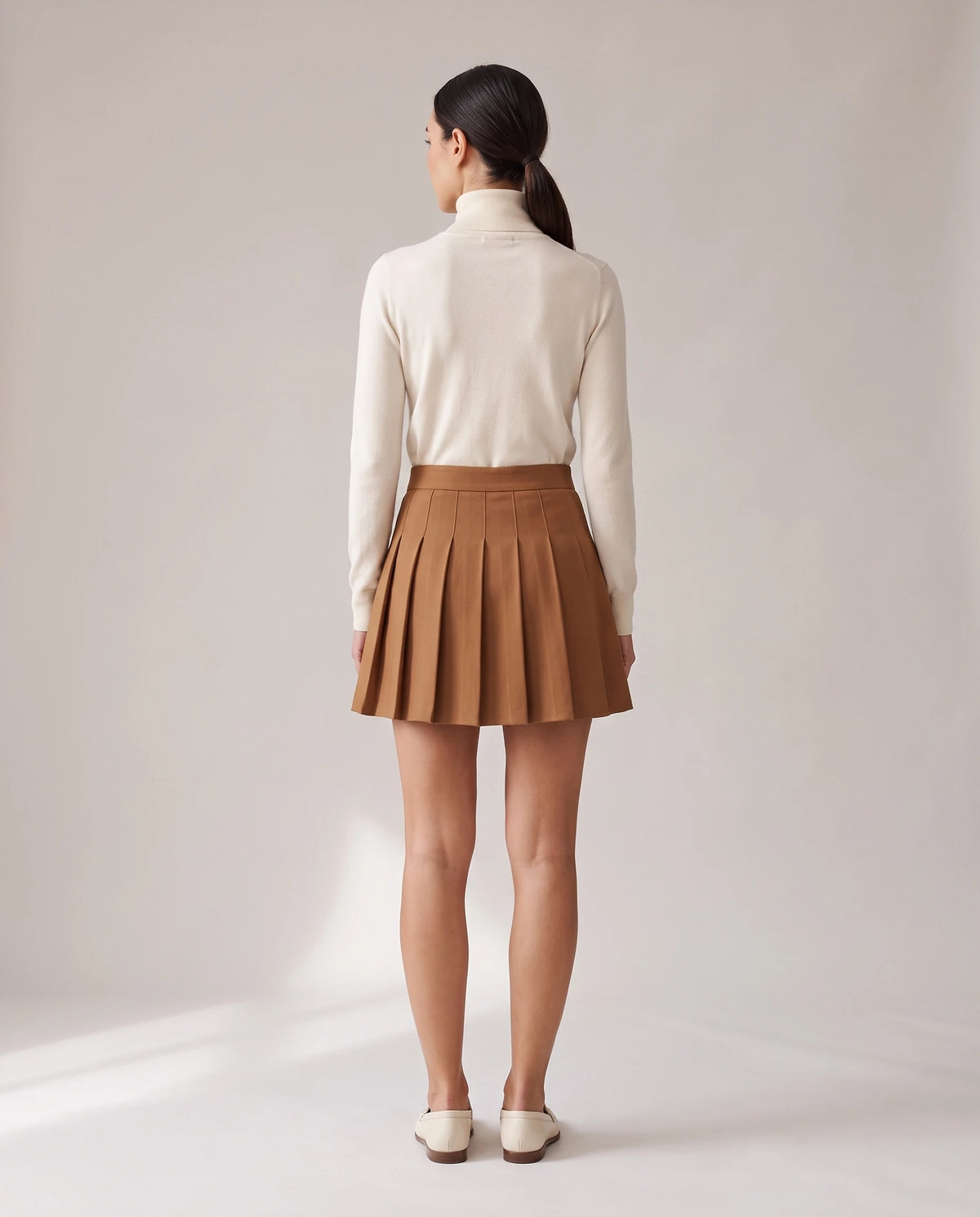Women's Pleated Mini Skirt - Oxford - Model Back