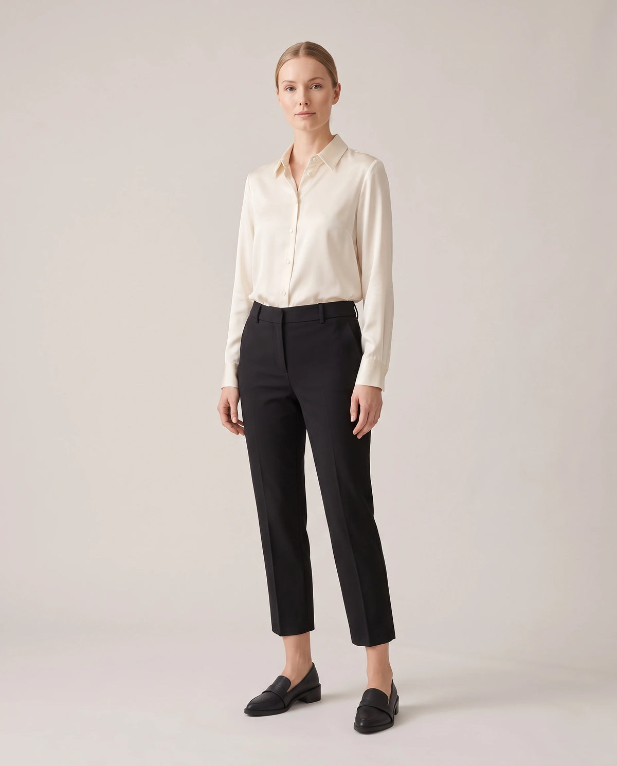 Women's Pointed-Toe Loafers - Giacinta - Model Full Look