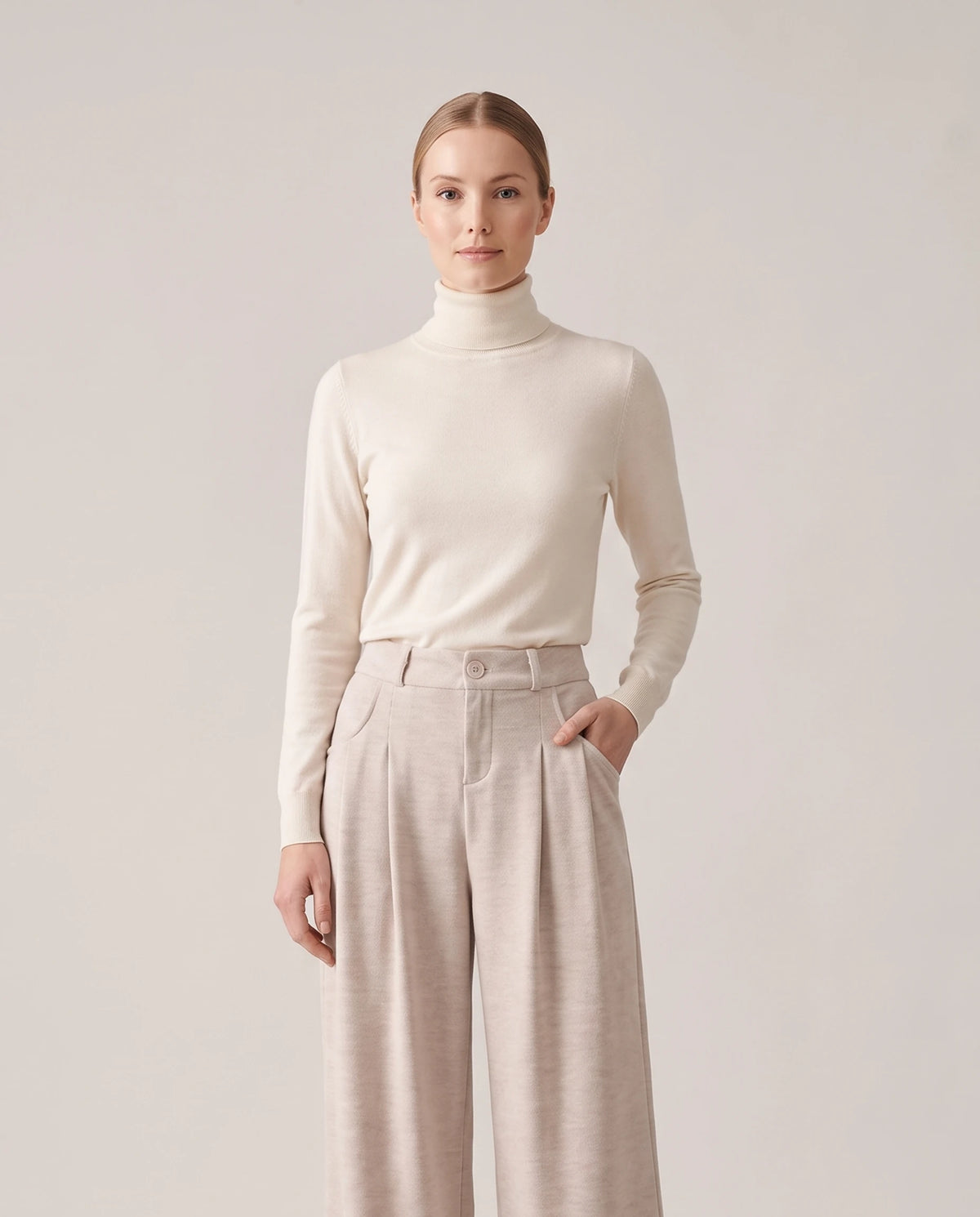Women's Wide-Leg Pants - Serena - Model Front