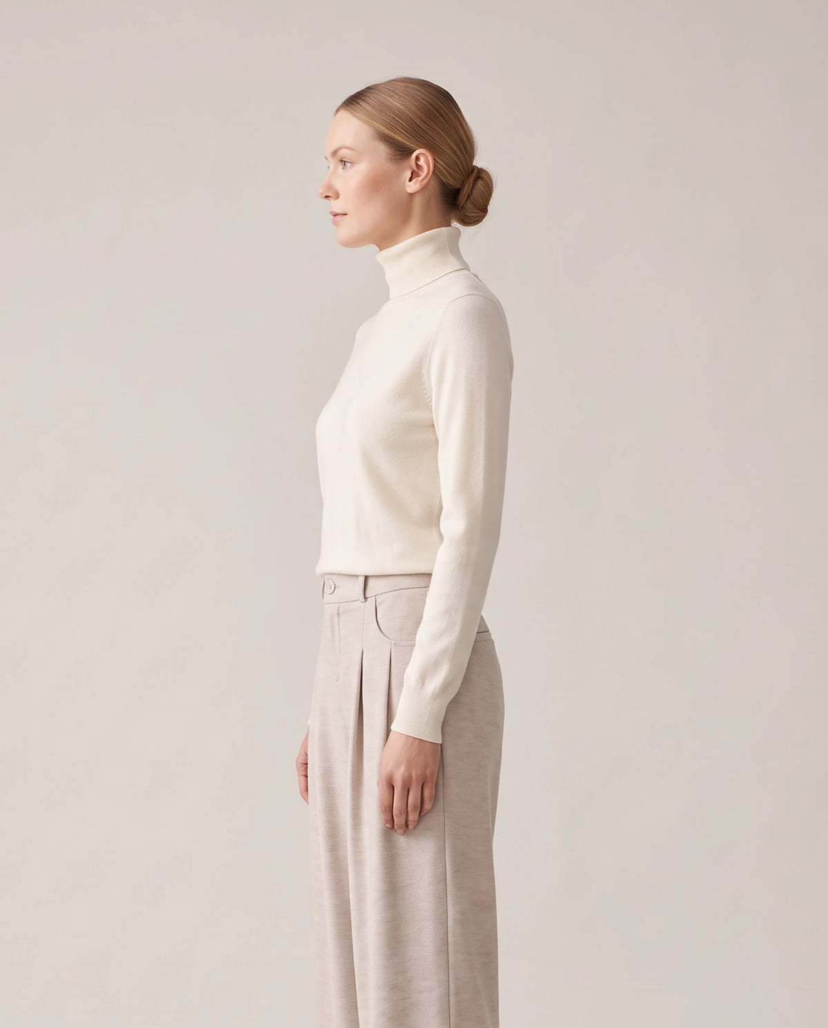 Women's Wide-Leg Pants - Serena - Model Side