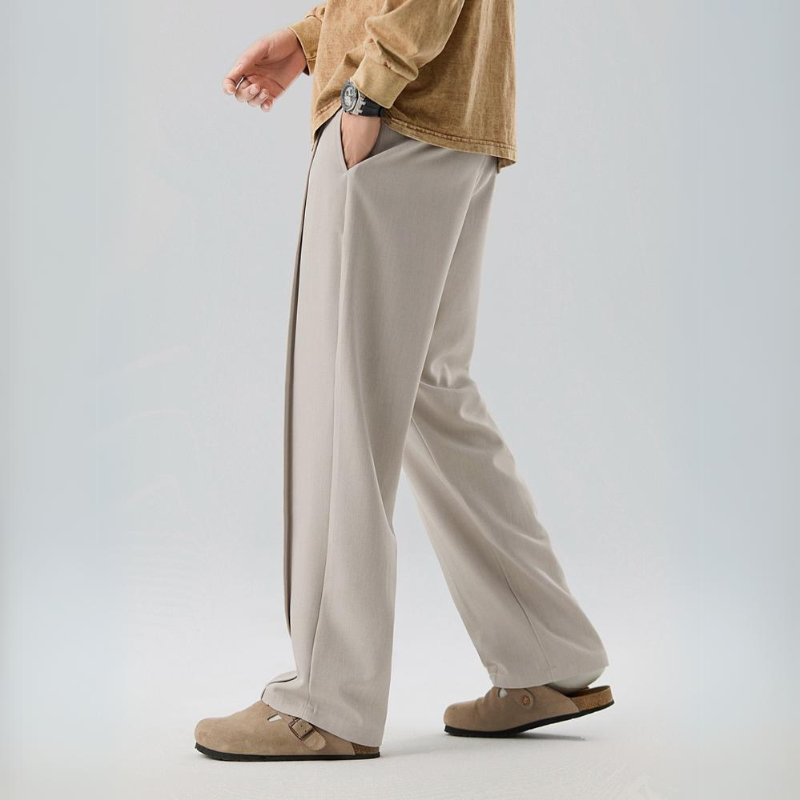 Men's Relaxed-Fit Pleated Dress Pants