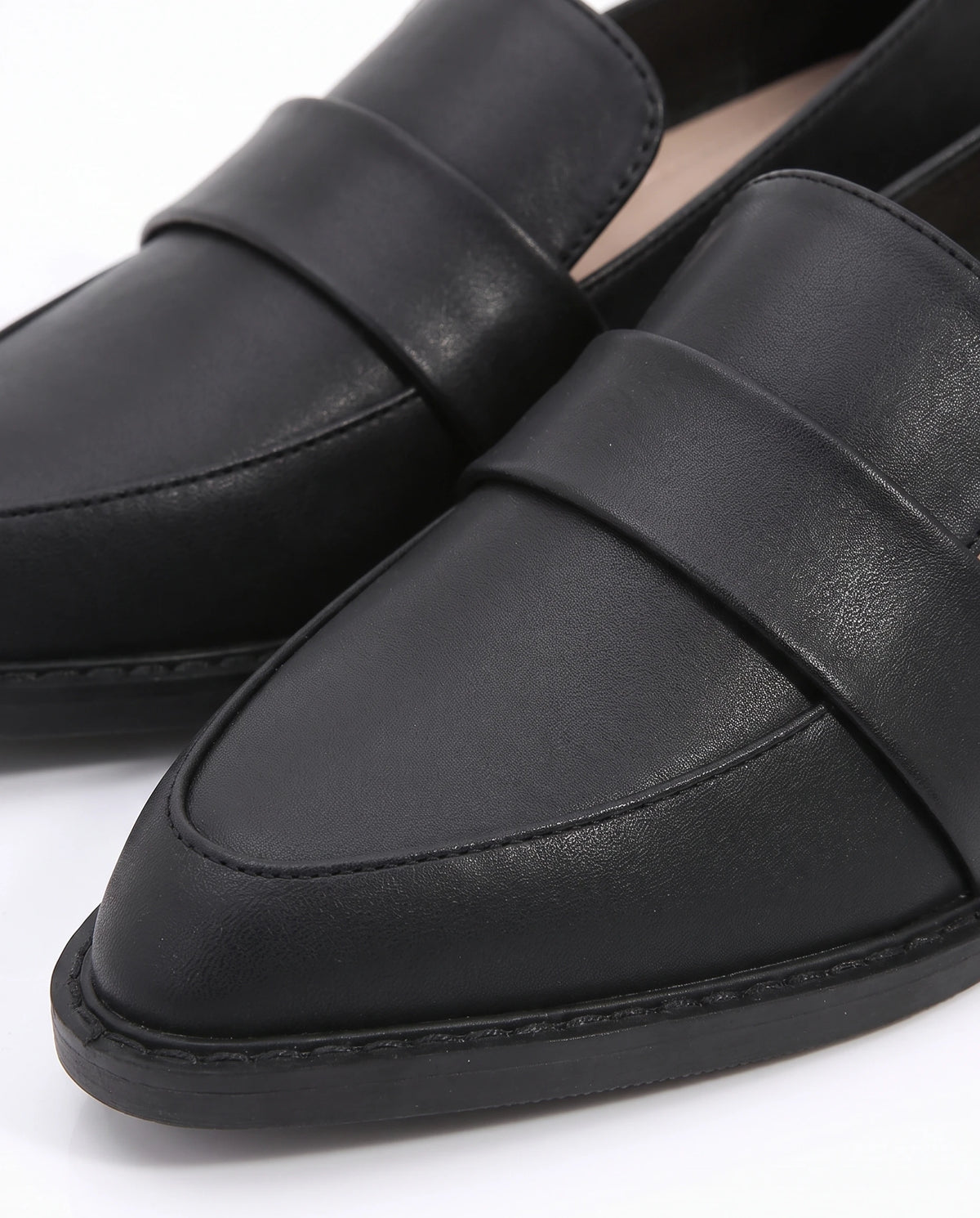 Women's Pointed-Toe Loafers - Giacinta - Detail Toe and Vamp