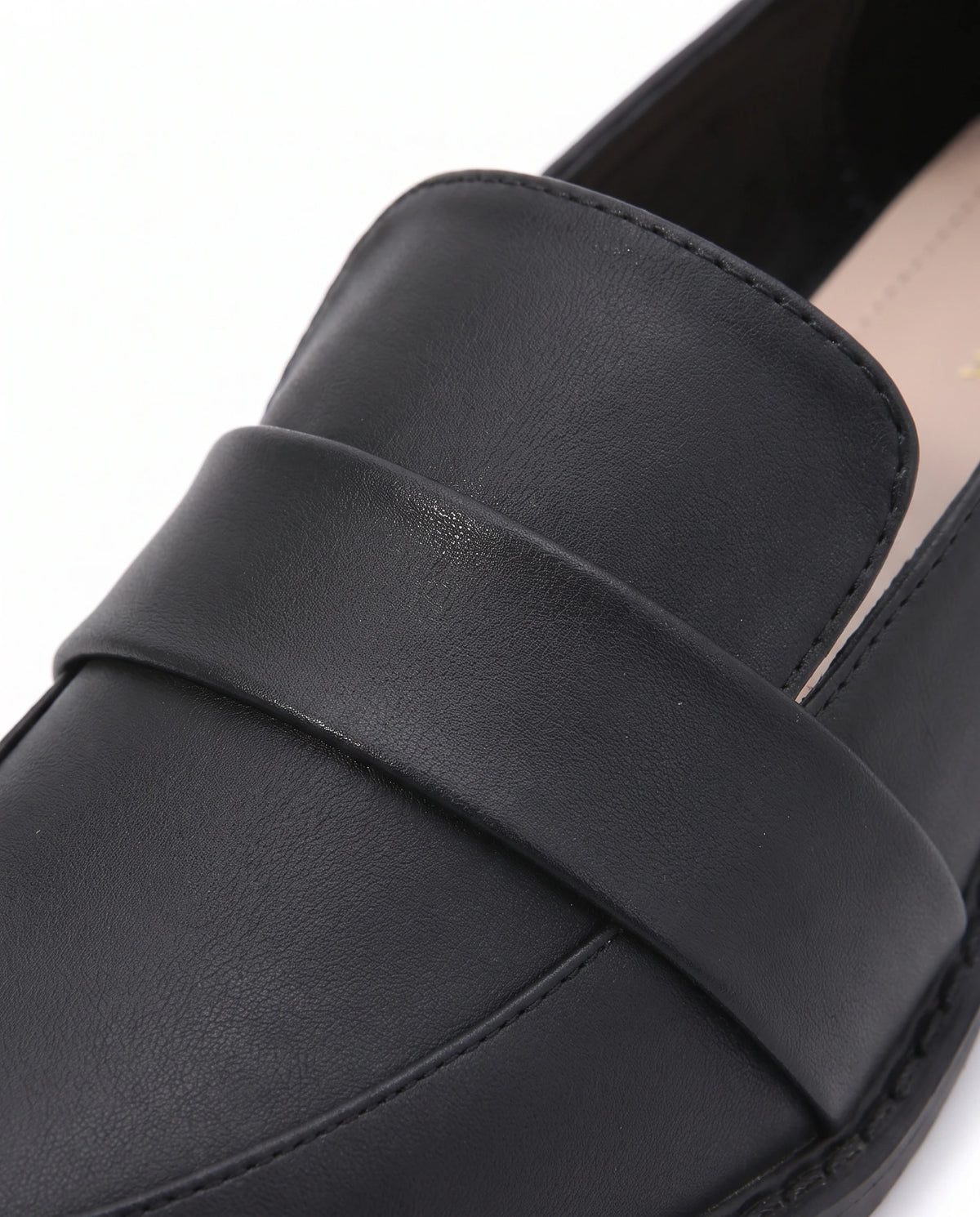 Women's Pointed-Toe Loafers - Giacinta - Detail Material Texture
