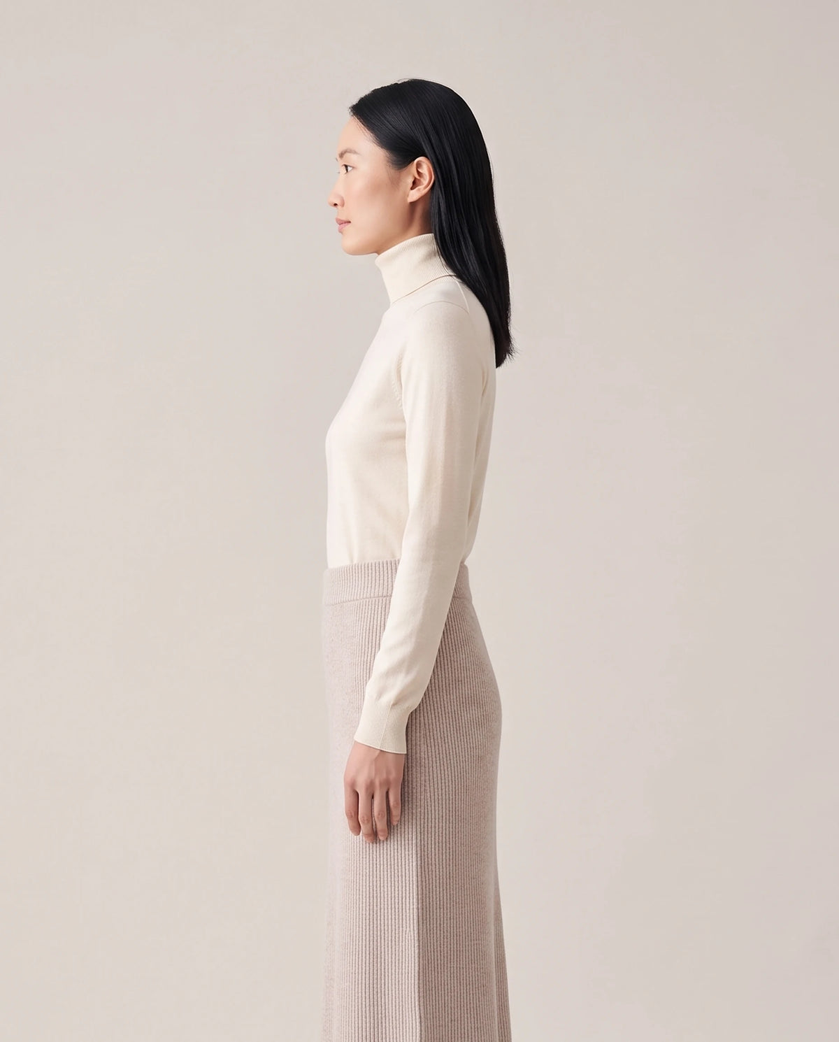 Women's Ribbed Knit Midi Skirt - Beatrice - Model Side